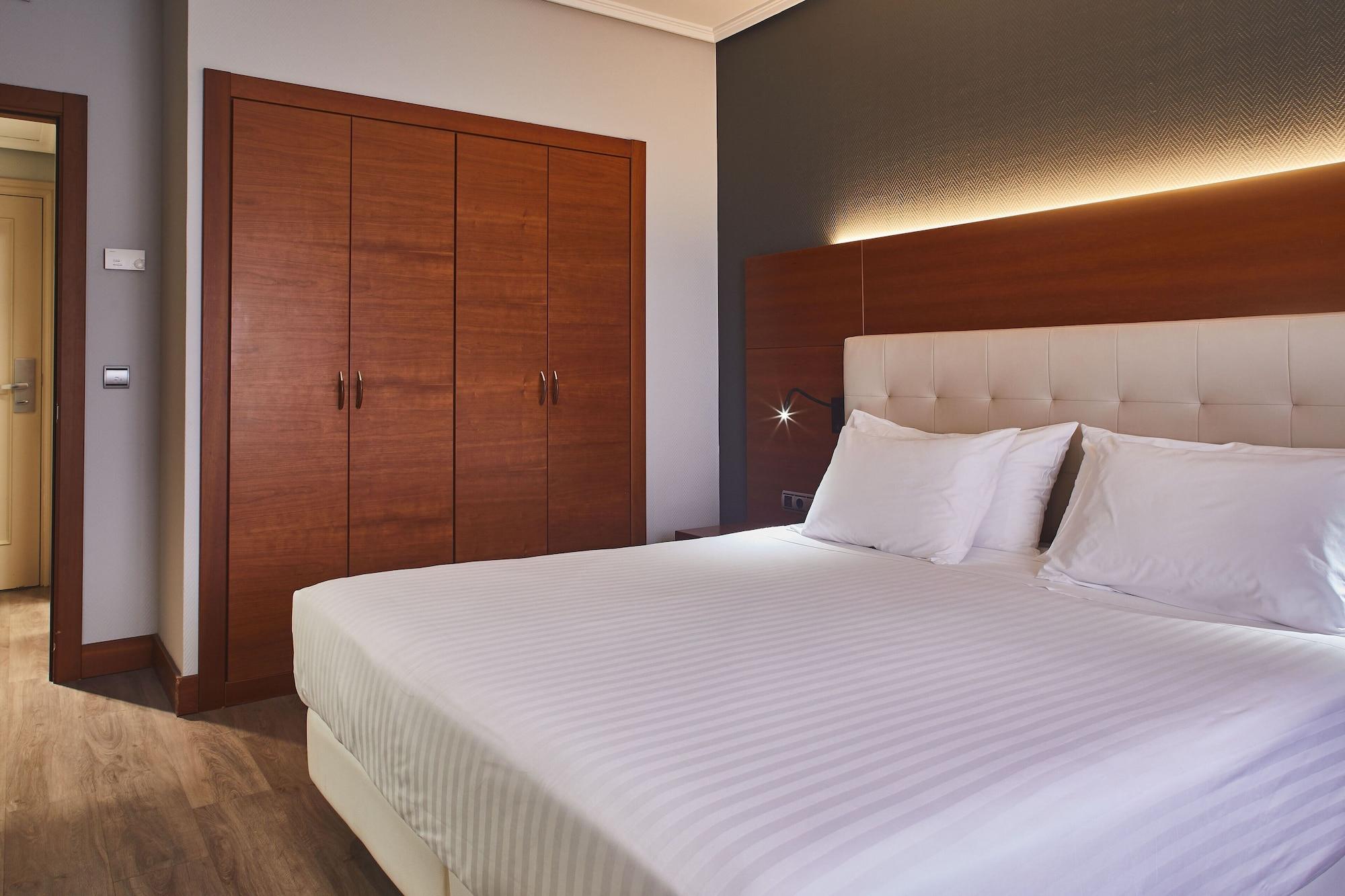 Silken Amara Plaza 4*
