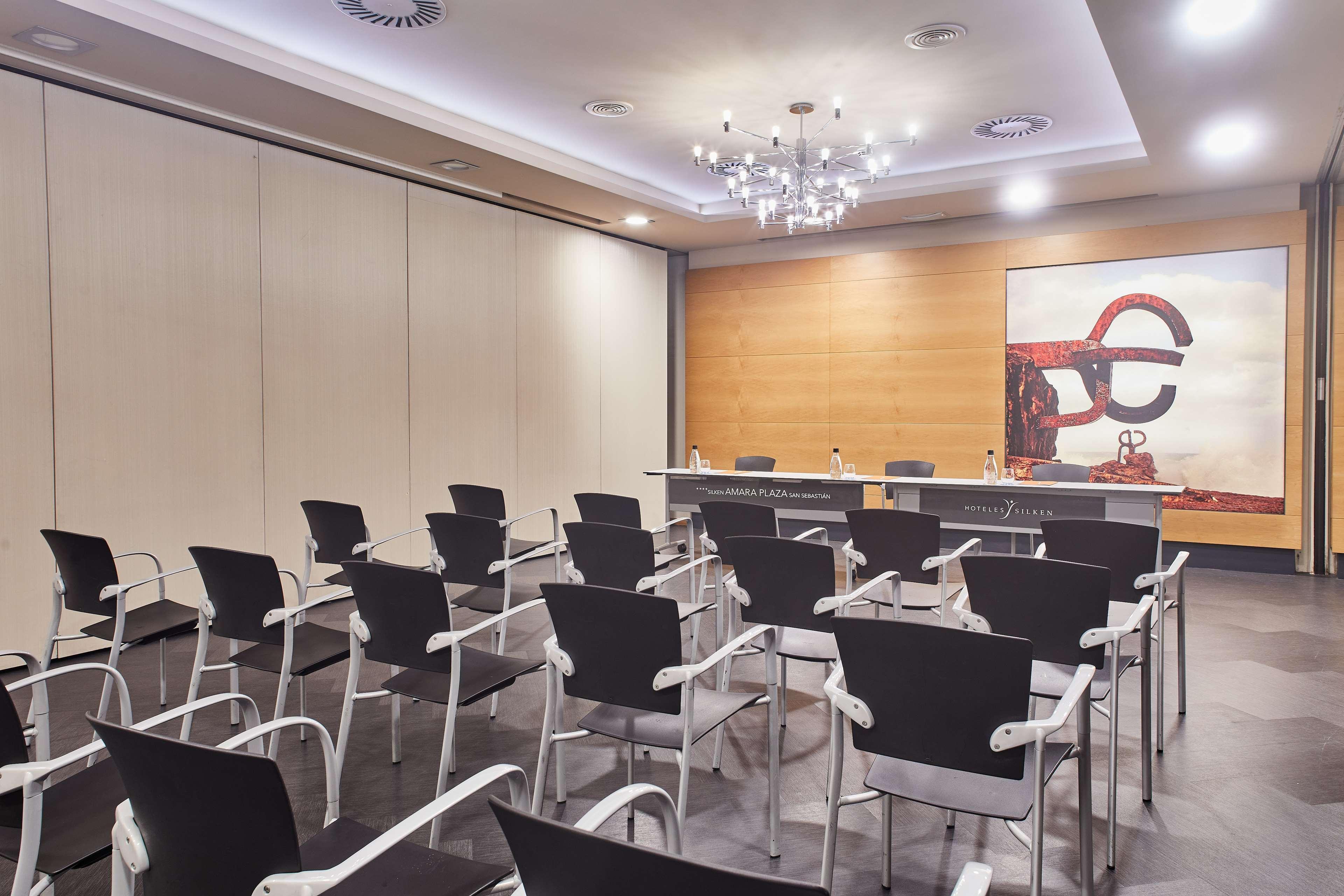 Hotel Silken Amara Plaza 4*